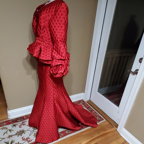 Gorgeous Red 2 piece Skirt & blouse - Picture 6 of 11